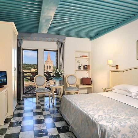 Albergo Hotel Raffaello Urbino Bagian luar foto
