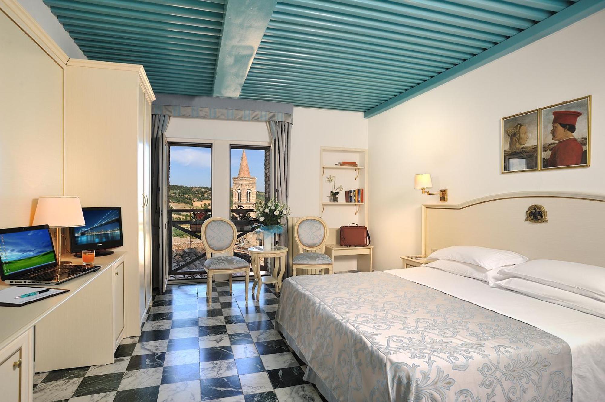Albergo Hotel Raffaello Urbino Bagian luar foto