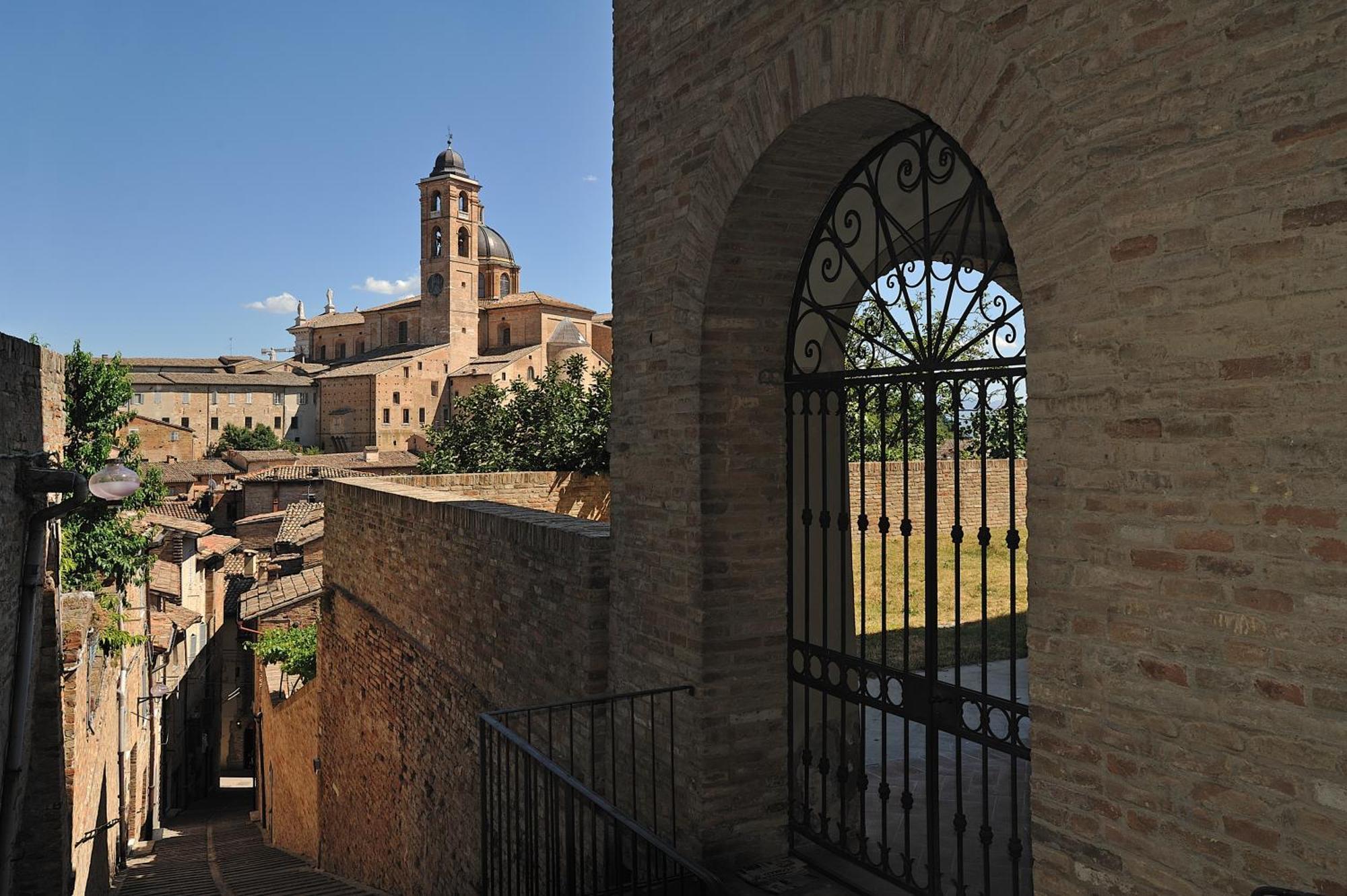Albergo Hotel Raffaello Urbino Bagian luar foto
