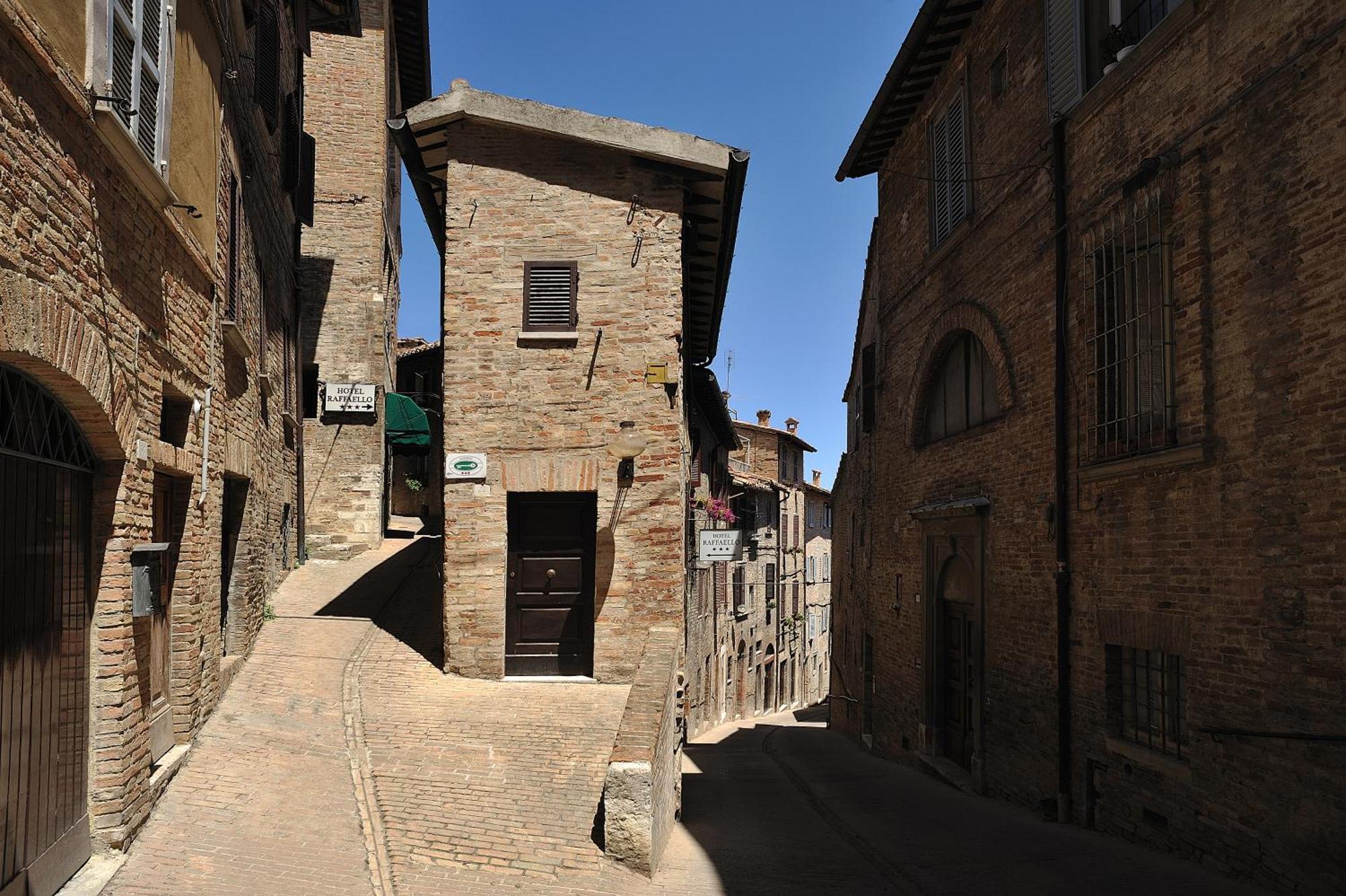 Albergo Hotel Raffaello Urbino Bagian luar foto