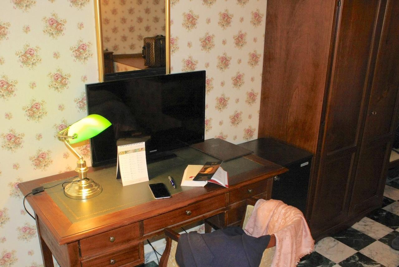 Albergo Hotel Raffaello Urbino Bagian luar foto