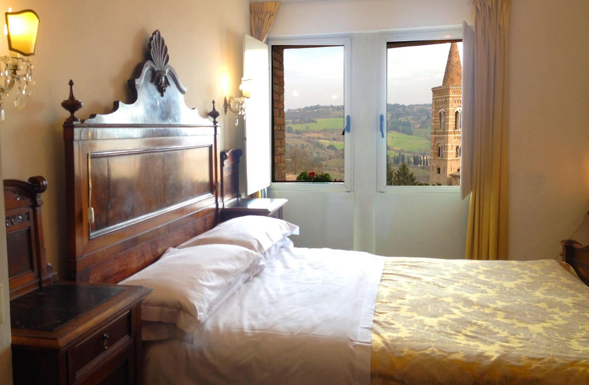 Albergo Hotel Raffaello Urbino Bagian luar foto
