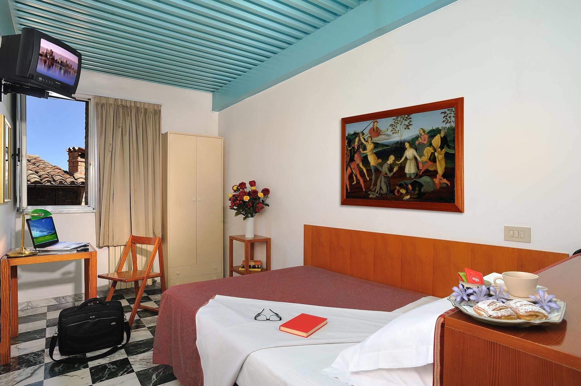 Albergo Hotel Raffaello Urbino Bagian luar foto