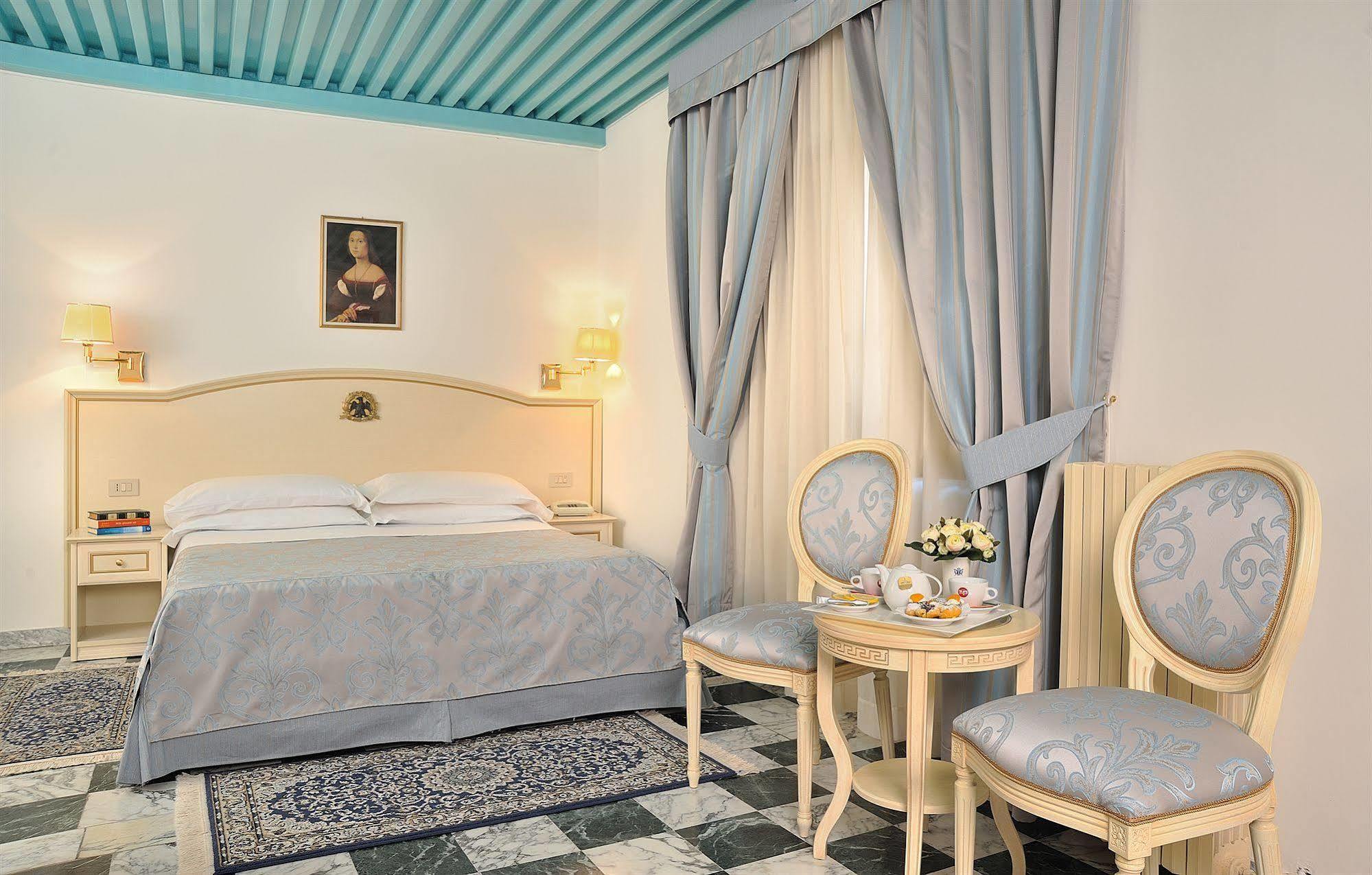 Albergo Hotel Raffaello Urbino Bagian luar foto